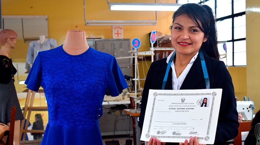 Sector Educación entrega títulos a egresados de Cetpro de Pucallpa